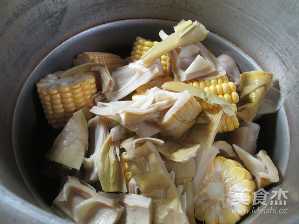 Corn Lamb's Tail Bamboo Shoots Trotters Soup recipe