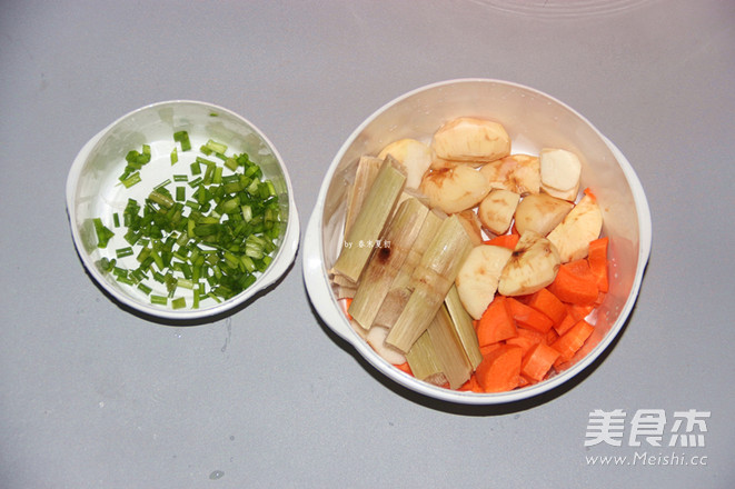 Bamboo Cane, Horseshoe and Carrot Bone Soup recipe