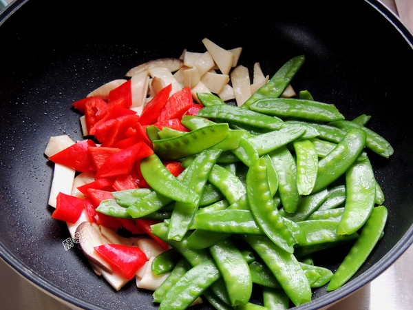 Fried Snow Peas with Pleurotus Eryngii recipe