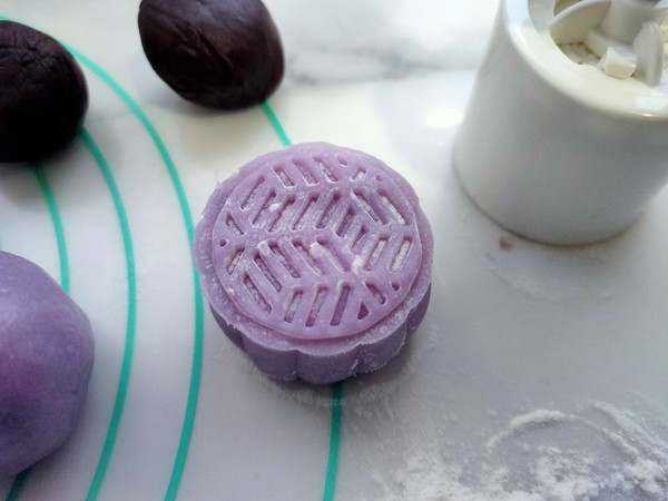 Purple Sweet Potato Snowy Mooncake recipe