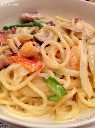 Seafood Spaghetti with White Sauce recipe
