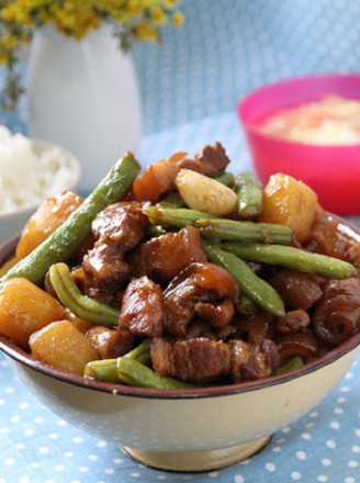 Stewed Pork Belly with Potatoes and Beans recipe