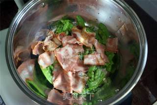 Fried Bacon with Snow Beans recipe