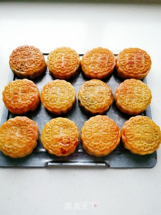 Cantonese-style Lotus Paste and Egg Yolk Mooncakes recipe