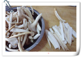 Mushroom Meeting-pickled Vegetable Mushroom Soup recipe