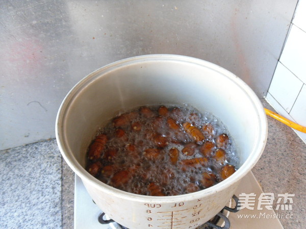Dry Stir-fried Silkworm Pupa recipe