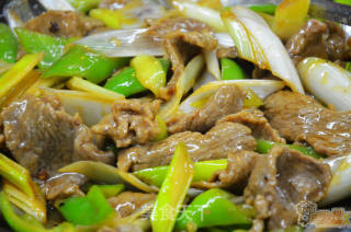 Explain in Detail The Production Details and Taste Characteristics of Scallion Fried Lamb recipe