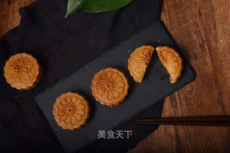 The Taste in Memory, Classic Cantonese-style Lotus Seed Paste Moon Cake