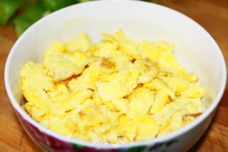 3 Minute Quick Scrambled Eggs with Black Fungus recipe