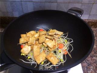 Stir-fried Tofu with Soybean Sprouts recipe