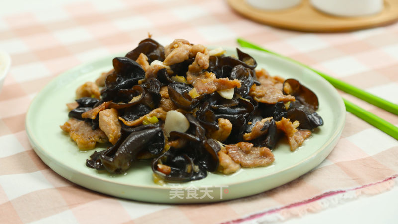 Fried Pork with Fungus recipe