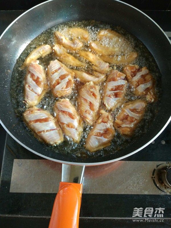 Pan-fried Chicken Wings and Stir-fried Potato Pancakes recipe