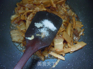 Dishes of Local Famous Snacks---fried Fresh Dried Bamboo Shoots recipe