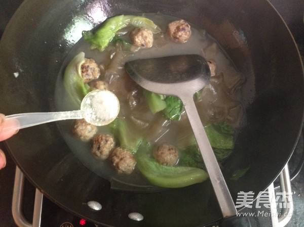 Lettuce Soup with Meatballs and Noodles recipe