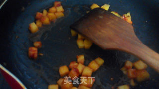 Sweet and Sour and Delicious Rice-hainan Pineapple Rice recipe