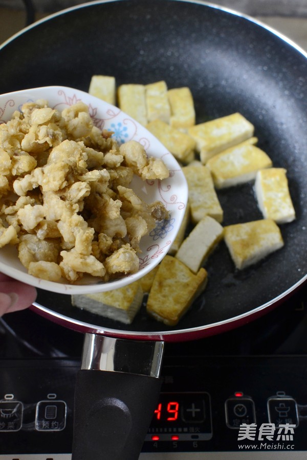 Braised Tofu with Lard Residue recipe