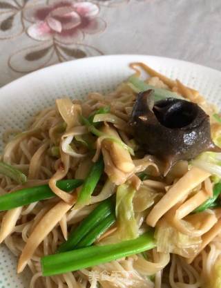 Fried Noodles with King Pleurotus and Sea Cucumber recipe