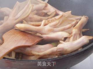 Duck Feet with Abalone Sauce recipe