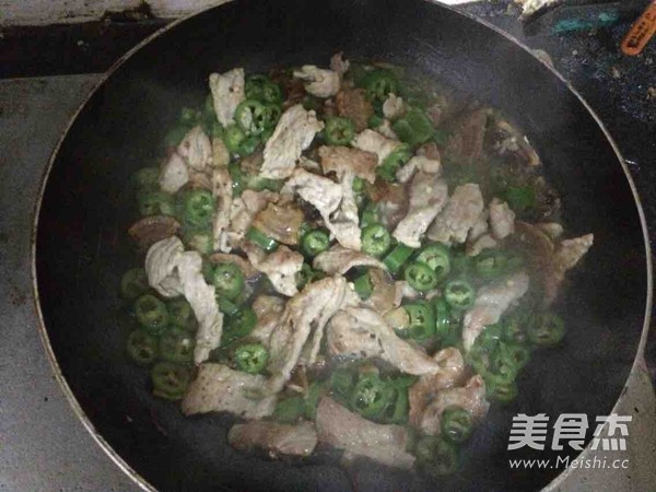 Fried Pork with Chili recipe