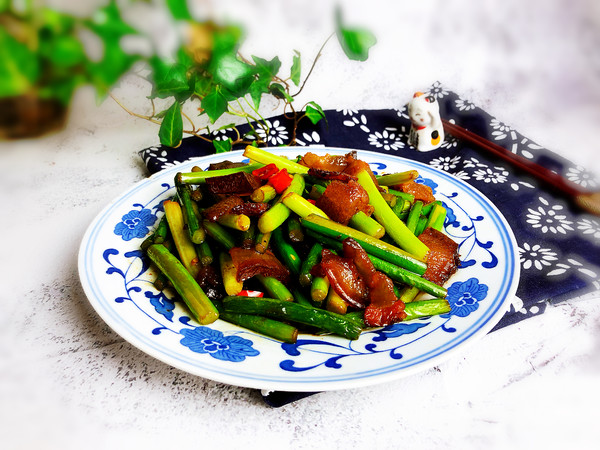 Stir-fried Bacon with Garlic Moss recipe