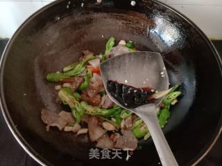 Stir-fried Pork Head with Green Pepper recipe