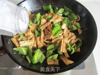 Stir-fried Pork with Green Pepper and Yuba recipe