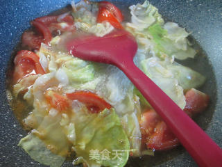 Sliced Noodles with Tomato and Cabbage recipe