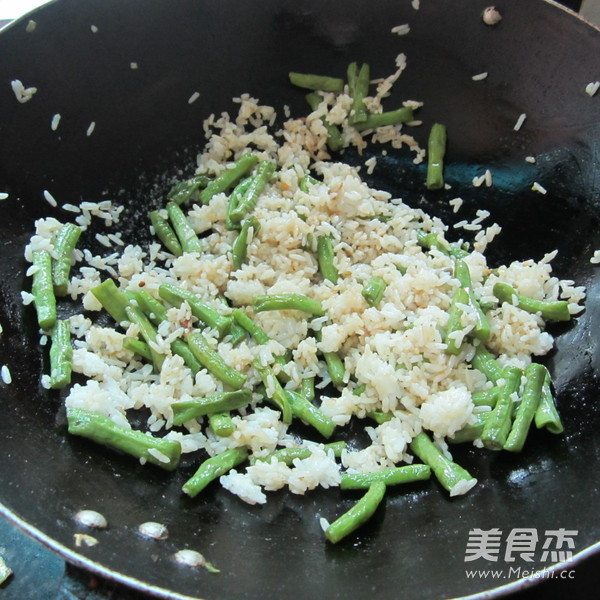 Fried Rice with Beans and Egg Shreds recipe