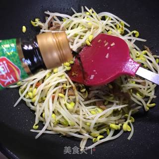 Stir-fried Pork with Soy Sprouts recipe