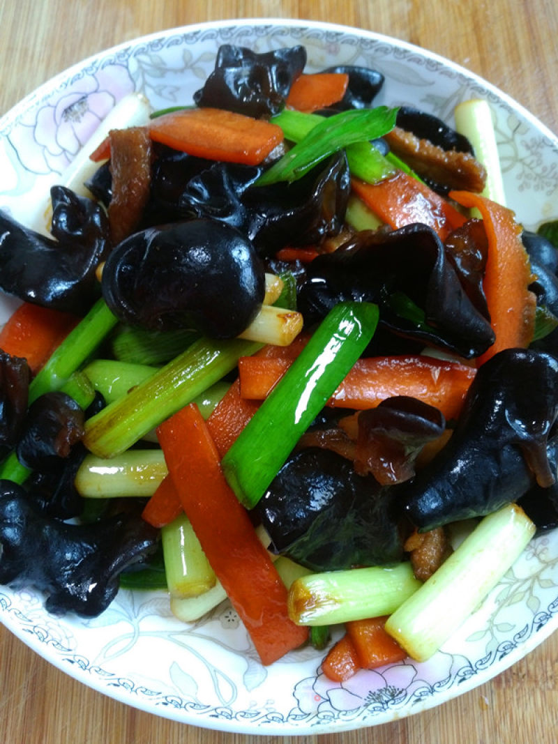 Fried Garlic Sprouts with Fungus recipe