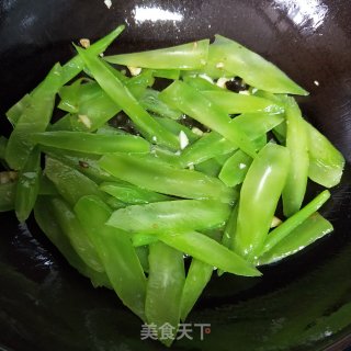 Scrambled Eggs with Lettuce recipe