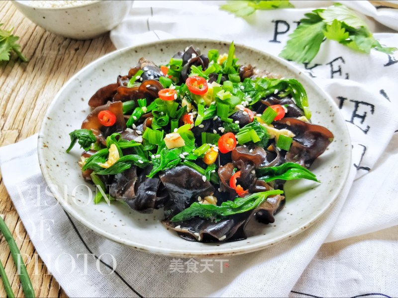 Celery Leaf Vinegar Mixed Fungus recipe