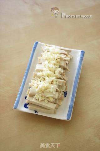 Vegetarian Food Can Also be So Wonderful-the Charming Two-color Steamed Bean Curd with Chopped Pepper recipe