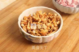 Stir-fried Fungus with Pork and Cordyceps recipe