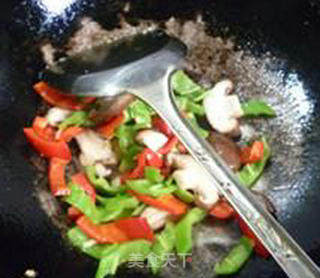 Scrambled Eggs with Green Red Pepper and Mushroom recipe