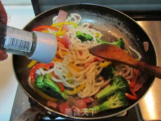 Bacon and Bell Pepper Udon Noodles recipe