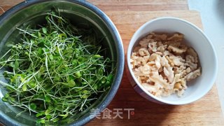 Toon Seedlings Mixed with Walnuts recipe