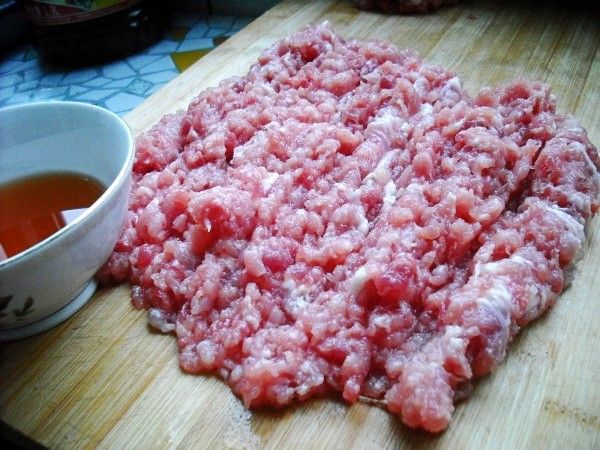 Wheat Buns with Meat Stuffed with Green Radish recipe