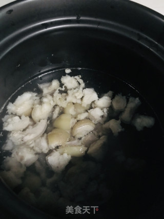 Braised Pork Feet with Carrots recipe