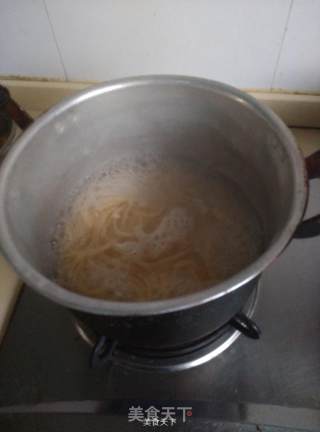 Stir-fried Pasta with Olive Vegetables and Double Intestines recipe