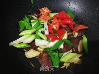 Stir-fried Sausage with Garlic recipe