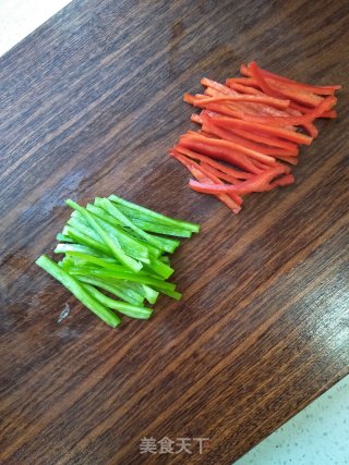 Stir-fried Potato Shreds with Bell Pepper recipe