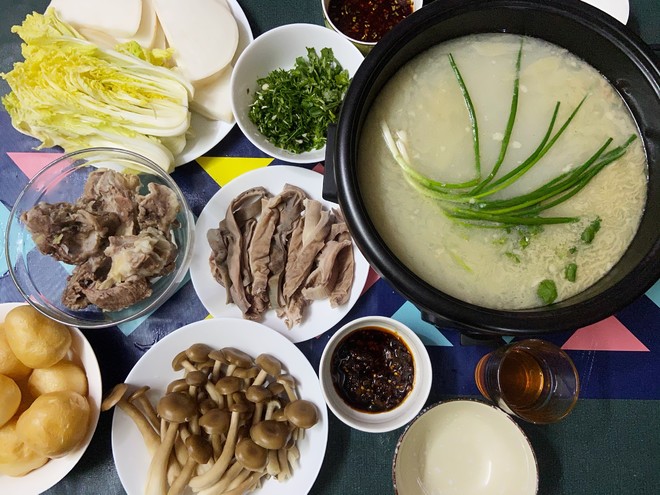 Fresh Fish and Sheep in A Pot (winter Solstice Reunion Banquet·chongqing Mutton Soup Pot)