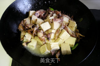 Stewed Frozen Tofu with Pipefish recipe