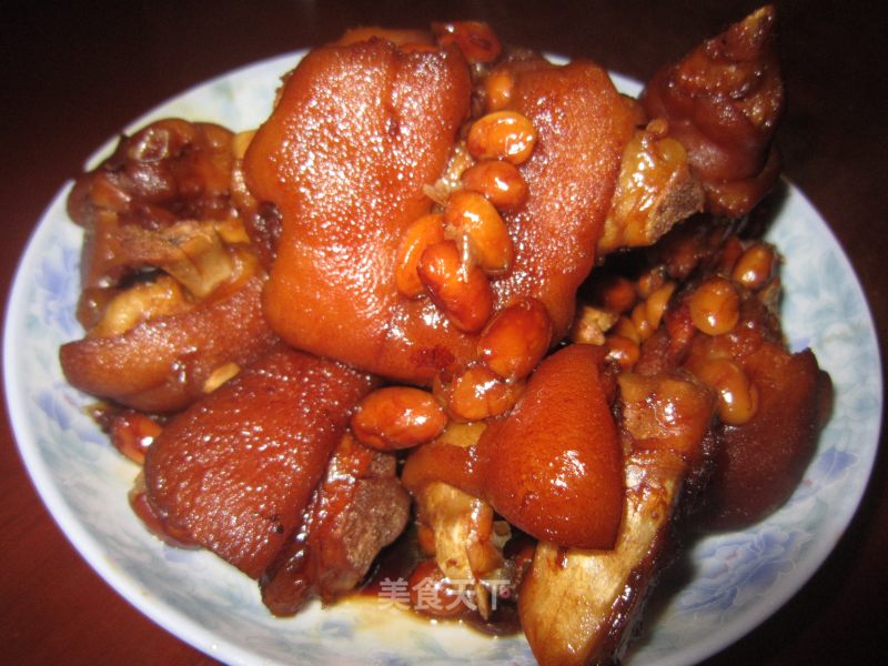 Braised Pork Knuckles with Soy Sauce recipe