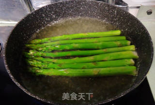 Asparagus Soup with Preserved Egg and Jiang Scallop recipe