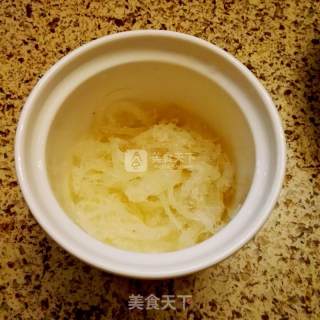 Stewed Bird's Nest with Rock Sugar, Red Dates and Wolfberry recipe