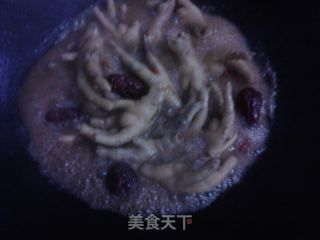 Date-flavored Chicken Feet recipe