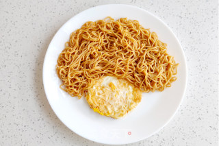 Children's Day Baby Meal: Fried Noodles with Cartoon Soy Sauce recipe