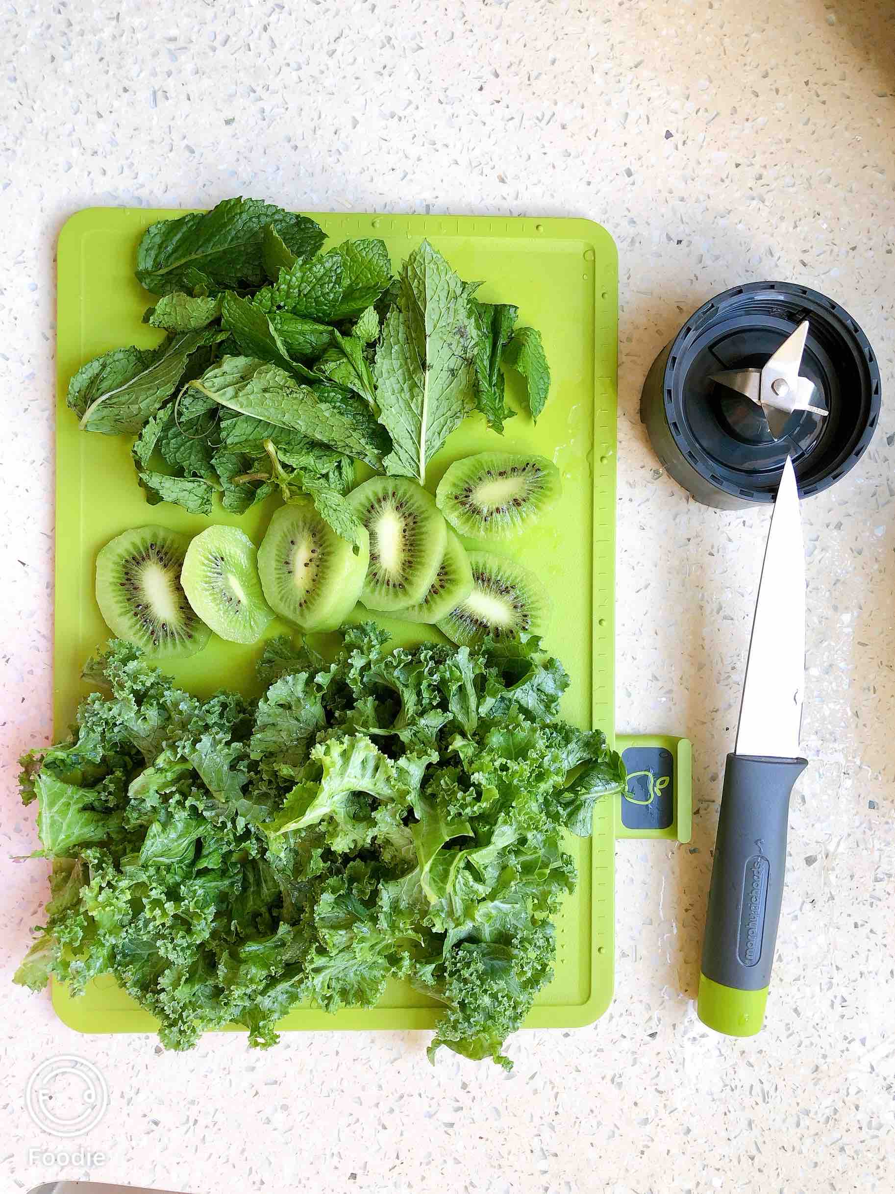 Kiwi Kale Mint Coconut Water recipe